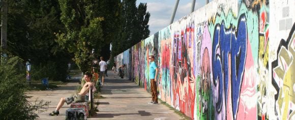 El Muro de Berlín se ha convertido en un lienzo para el arte y la tolerancia. Visitberlin.de