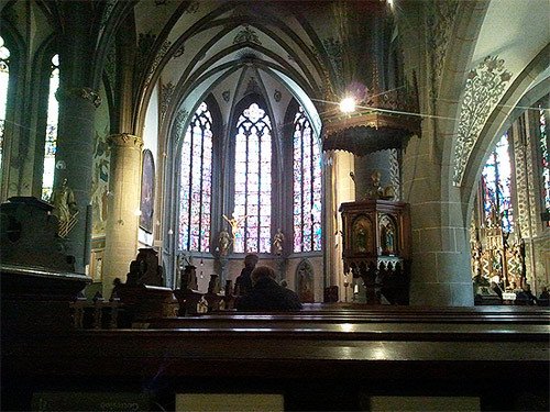 Interior de la Iglesia de San Lorenzo, en Ahrweiler. Imagen de Guiarte.com