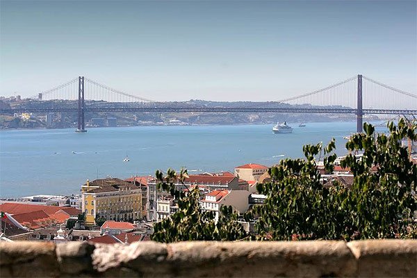 Una bella vista de la ciudad de Lisboa, uno de los destinos más demandados en Todos los Santos.