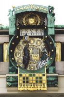 El famoso reloj Ankeruhr, en H...