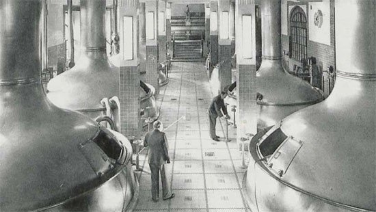 Una imagen antigua de una fábrica cervecera en Bélgica.