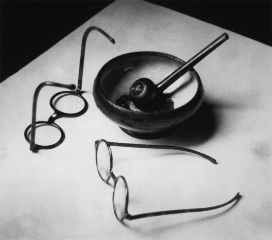 Las gafas y la pipa de Mondrian, 1926. André Kertész