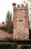 Torreón de la muralla. Foto gu...