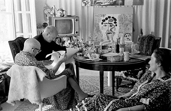 Pablo Picasso y William Hartmann, observados por Jacqueline. Roberto Otero. Museo Picasso Málaga.
