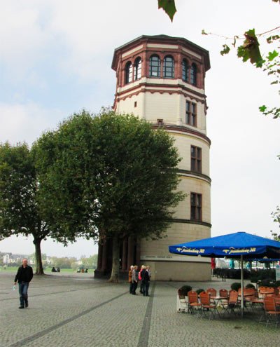 La torre del palacio de los condes de Berg, en la Burgplatz. Imagen de Guiarte.com