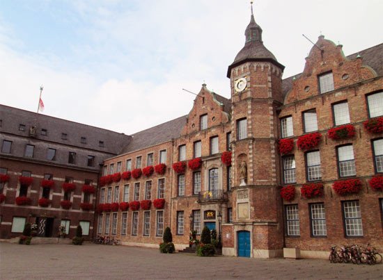 El edificio del Ayuntamiento o Rathaus de Düsseldorf. Imagen de Guiarte.com