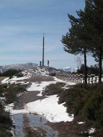 La famosa "Cruz de Ferro", entre Astorga y Ponferrada. Imagen de Guiarte.com