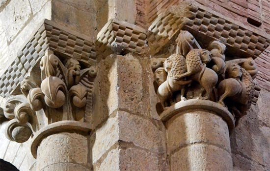 La colección de capiteles de San Pedro de Dueñas es excelente. Imagen de José Holguera (www.grabadoyestampa.com), para Guiarte.com.