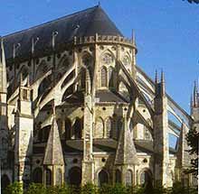 Vista del magnífico ábside de la catedral de St. Etienne. guiarte. Copyright