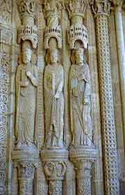 Estatuas románicas. Bourges.Foto guiarte. Copyright