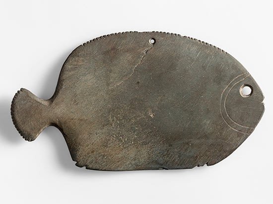 Paleta en forma de pez . Grauvaca. Periodo Predinástico, Nagada II (c. 3500-3300 a. C.) © Musée du Louvre, dist. RMN-GP / Hervé Lewandowski