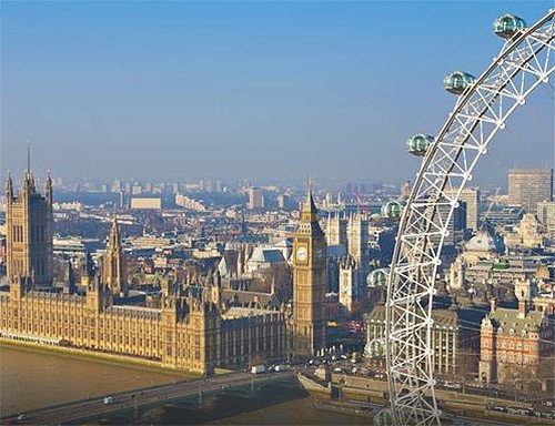 Vista del Parlamento Británico y del London Eye. Foto VisitBritain.com