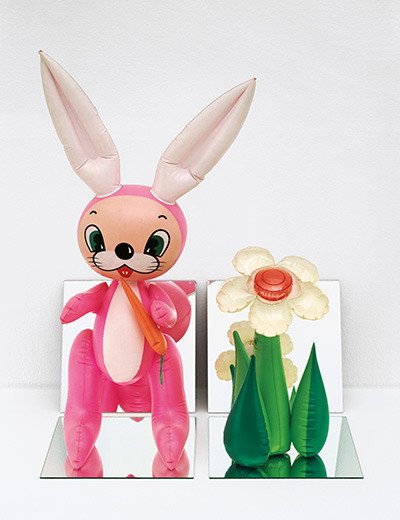 Flor y conejo hinchables (blanca larga, conejo rosa) [Inflatable Flower and Bunny (Tall White, Pink Bunny)], 1979. Jeff K