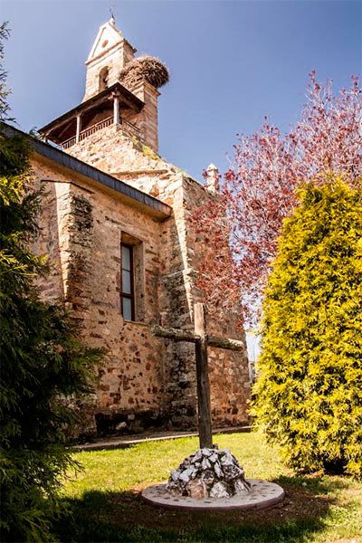 Templo parroquial de Valdeviejas (León). Imagen de Miriam Rivas/Guiarte.com