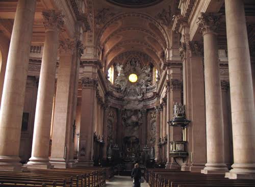 Interior de la iglesia de Notre Dame. Imagen de guiarte.com. Copyright