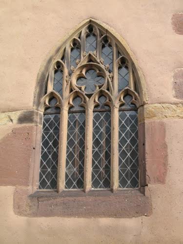 Ventanal gótico en el convento de Dominicos. Guiarte.com. Copyright