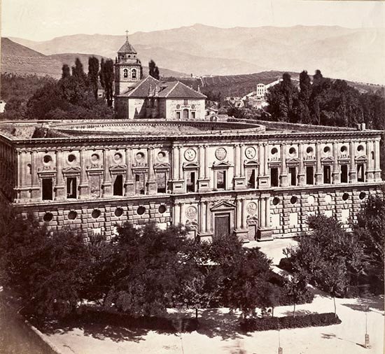 Palacio de Carlos V, Granada, del álbum Fotografías recogidas por el pintor Manuel Castellano de Jean Laurent, 1855- 1875. BNE, 17/13
