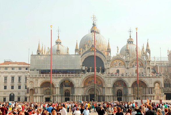 El turismo masivo se está revelando como un auténtico enemigo para el futuro de la ciudad de Venecia. Imagen Beatriz Alvarez. guiarte.com
