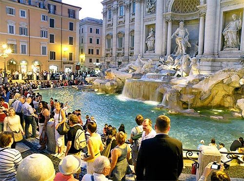 Atardecer en Roma, junto a la Fontana di Trevi. Imagen de guiarte.com/Manuel F. Miranda