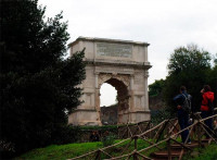 Arco de Tito, en el Foro Roman...
