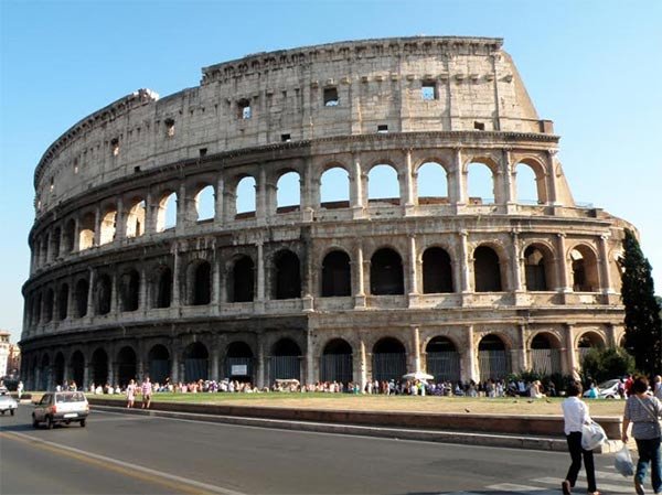 El edificio del Coliseo de Roma, desde el exterior. Imagen de Guiarte.com/ Manuel F. Miranda