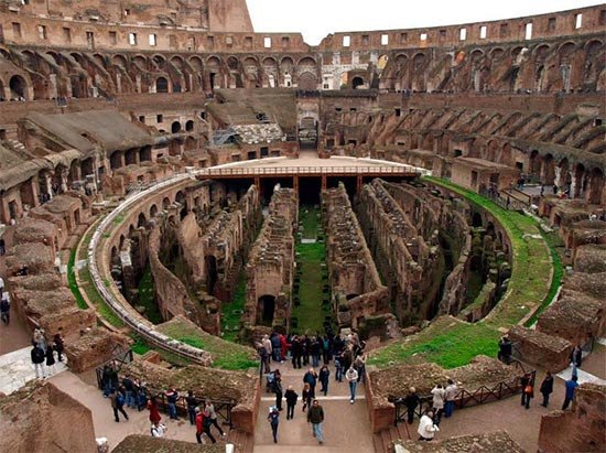 Vista interior del Coliseo, en la que se aprecia el subsuelo que estaba bajo la arena. Imagen de Guiarte.com/ Manuel F. Miranda