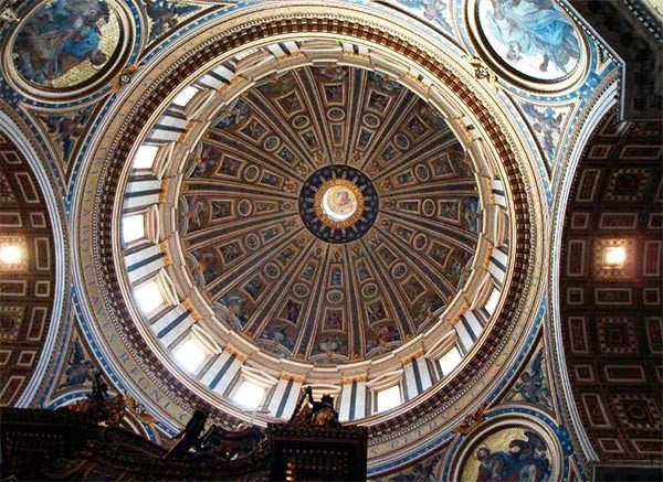 La cúpula vista desde el interior de la basílica de San Pedro. Guiarte.com/Raquel Álvarez