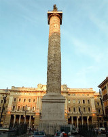 Plaza Colonna. Columna de Marc...