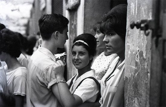 Xavier Miserachs. Festes de Gràcia, Barcelona. 1964.