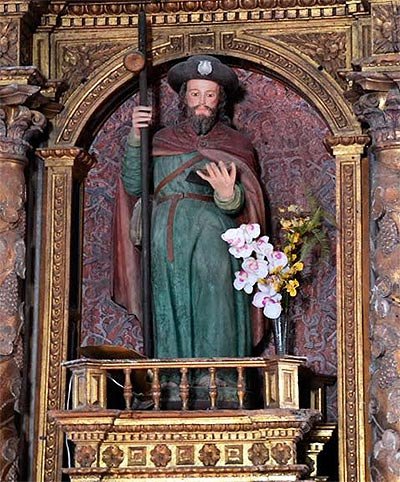 El apóstol Santiago, en el lugar preferente del altar mayor de la iglesia de Triacastela. Imagen de José Holguera (www.grabadoyestampa.com) para Guiarte.com.