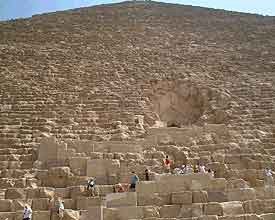 Pirámide de Keops, vista desde el pie. Foto Moreno Gallo - guiarte. Copyright