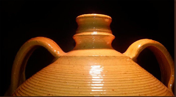  Pieza cerámica de José Vazquez, de Niñodaguia, Orense, en la muestra El cuenco como metáfora. Imagen de Guiarte.com