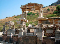 Fuente de Trajano, en Éfeso. I...