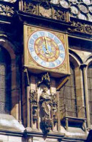 Reloj de la portasda sur. Foto...