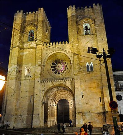 La catedral de Lisboa. Vista nocturna. Imagen de Beatriz Álvarez para Guiarte.com