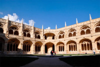 El claustro del Monasterio de...