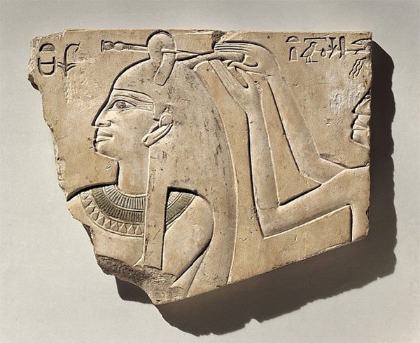 Relieve de la Reina Neferu siendo peinada. 2051-2000 a.C.