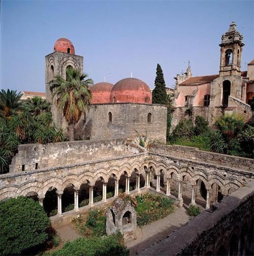 Palermo, Sicilia. Iglesia de San Juan de los Ermitaños, con su claustro. © CRICD/UNESCO