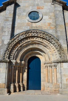 La magnífica puerta románica d...