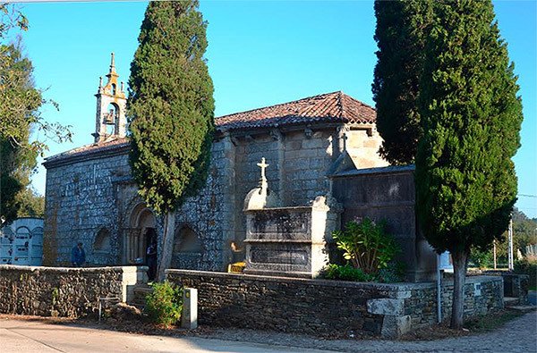 Iglesia románica de Santa María, en Mellid. Imagen de José Holguera (www.grabadoyestampa.com) para guiarte.com.