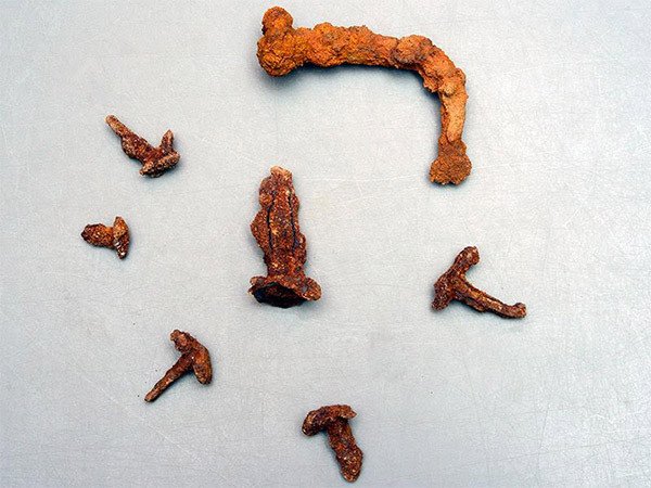 Clavos de hierro hallados en la zona del asentamiento de la primitiva población. Imagen http://uwf.edu/