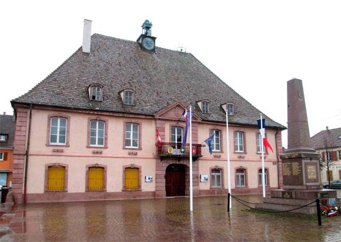 La sede de la Mairie, alcaldía, de Neuf Brisach. Imagen de guiarte.com