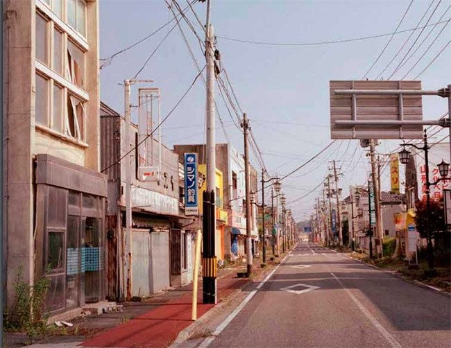 Calles contaminadas en la ciudad de Namie, cerca de la central de Fukushima. Antes con 20.000 habitantes, ahora desierta. Imagen del Informe Heridas Nucleares, de Greenpeace.