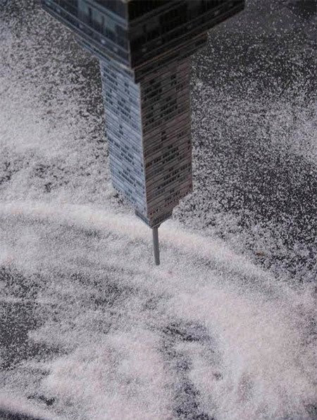 Vista de sala de la exposición Damián Ortega. El cohete y el abismo, 2016