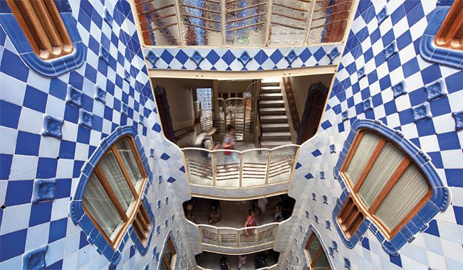 Restauración de la Casa Batlló. Barcelona. Cataluña. 2004