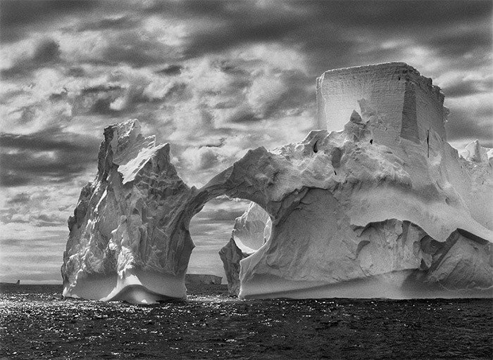 Iceberg entre la isla Paulet y las islas Shetland del Sur, en el mar de Weddell. Península Antártica