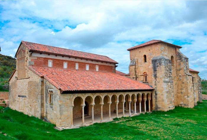Monasterio de San Miguel de Escalada, León. Imagen de José Holguera (www.grabadoyestampa.com), para Guiarte.com