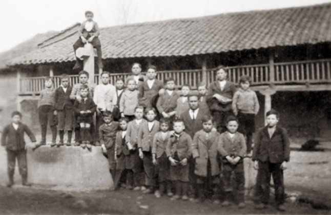 Niños de la escuela de Sueros. Inicios del siglo XX.