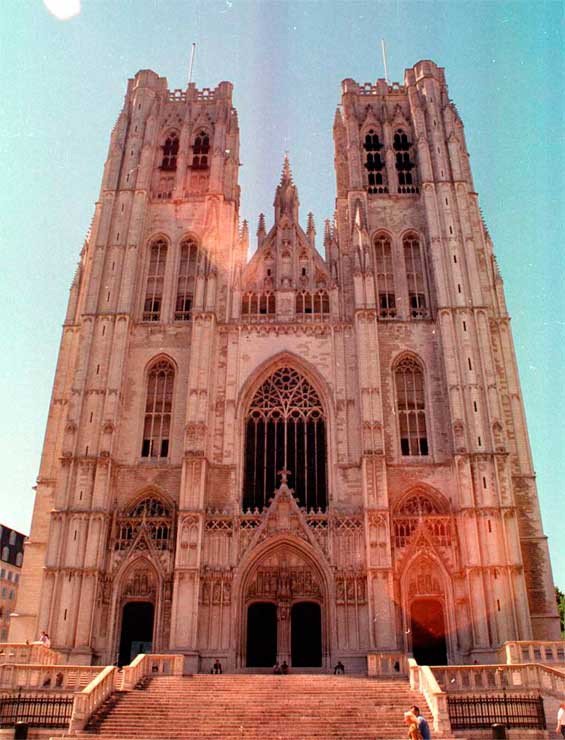 Interior de la catedral de San Miguel y Santa Gúdula, en Bruselas. Guiarte.com
