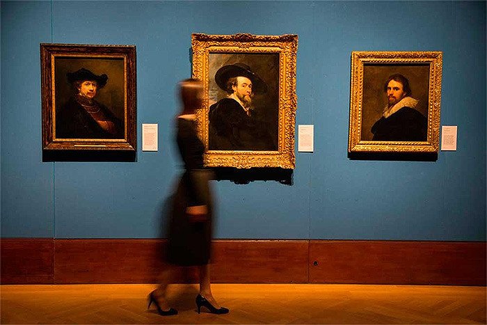Autorretratos de Rembrandt, Rubens y Daniel Mytens en exhibición en la Queen`s Gallery del Buckingham Palace. Exposición Retrato del Artista.  Royal Collection Trust / © Su Majestad la Reina Isabel 